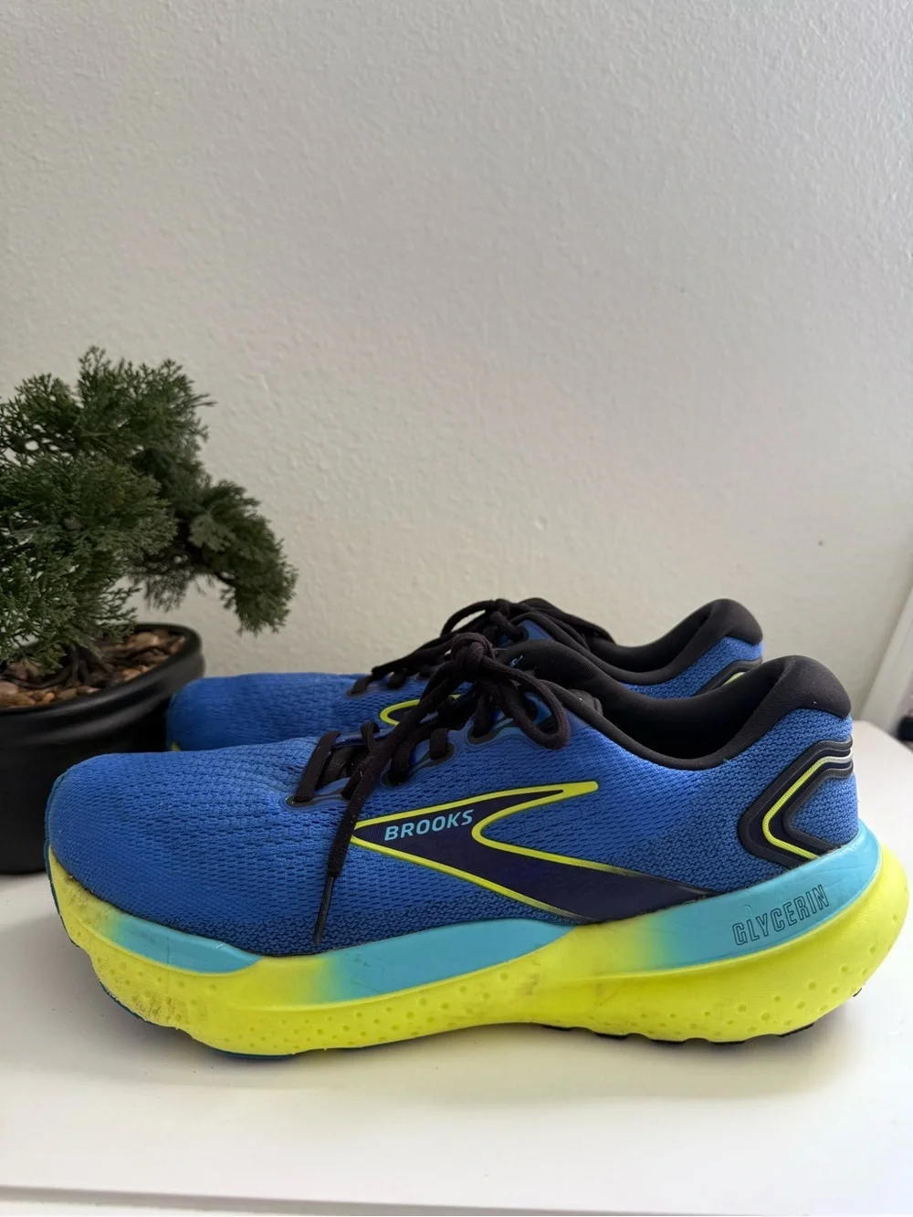 Brooks Glycerin 21  Men size 10 Blue and Neon Yellow Running Shoes